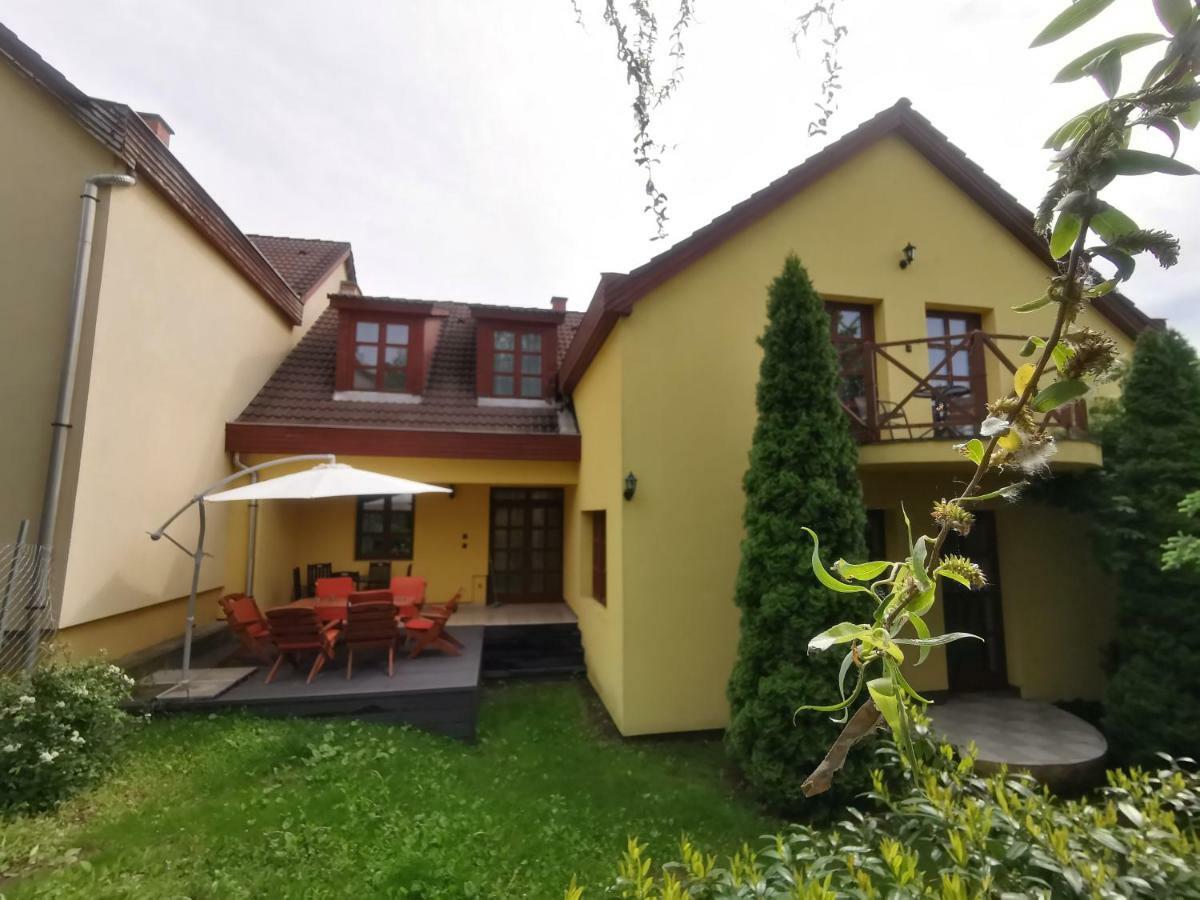 Hella Vendégház Eger Esterno foto